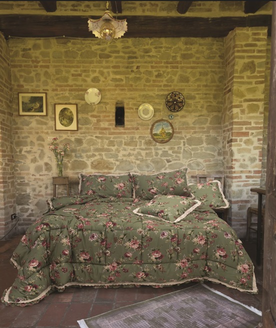 Trapunta matrimoniale a fiori c/pizzo sangallo 260x260 + copriguanciali 50x80 cm mod. GIADA - L'Atelier17